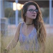 Profesora y estudiante de Comunicación, clases de Catalán, Lengua castellana y literatura e Inglés